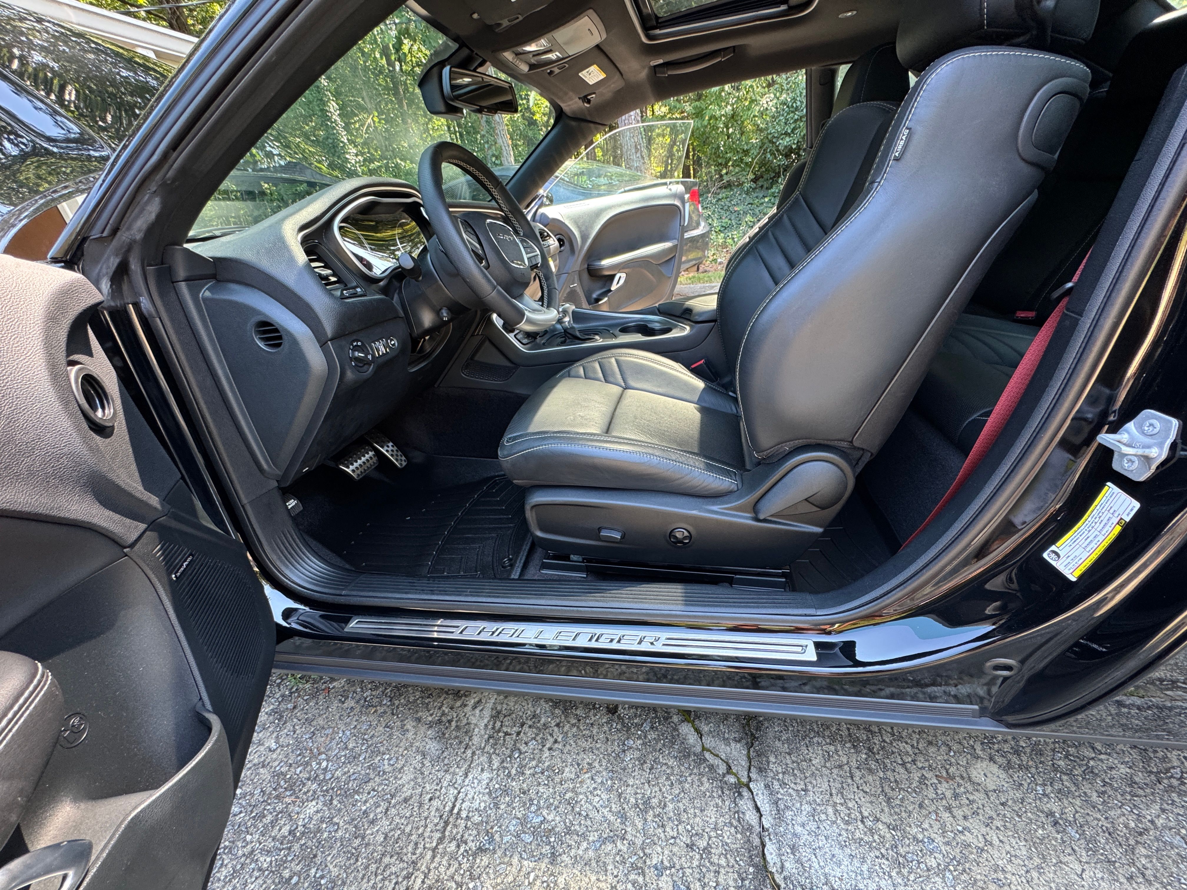 Used 2018 Dodge Challenger SRT RWD image 21