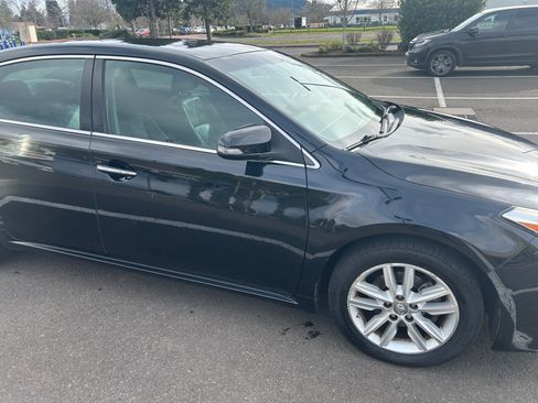 Used 2015 Toyota Avalon XLE image 11