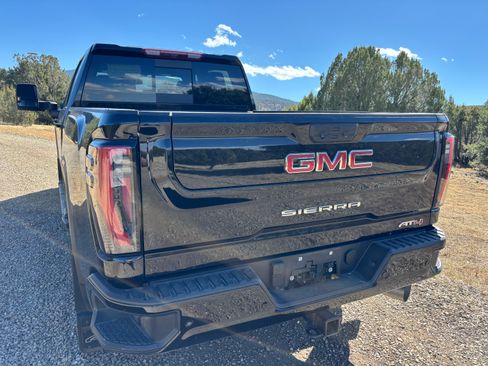 Used 2024 GMC Sierra 2500 AT4 w/ AT4 Preferred Package image 4