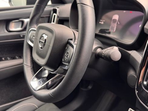 Used 2022 Volvo C40 P8 Recharge Ultimate AWD/4WD image 17