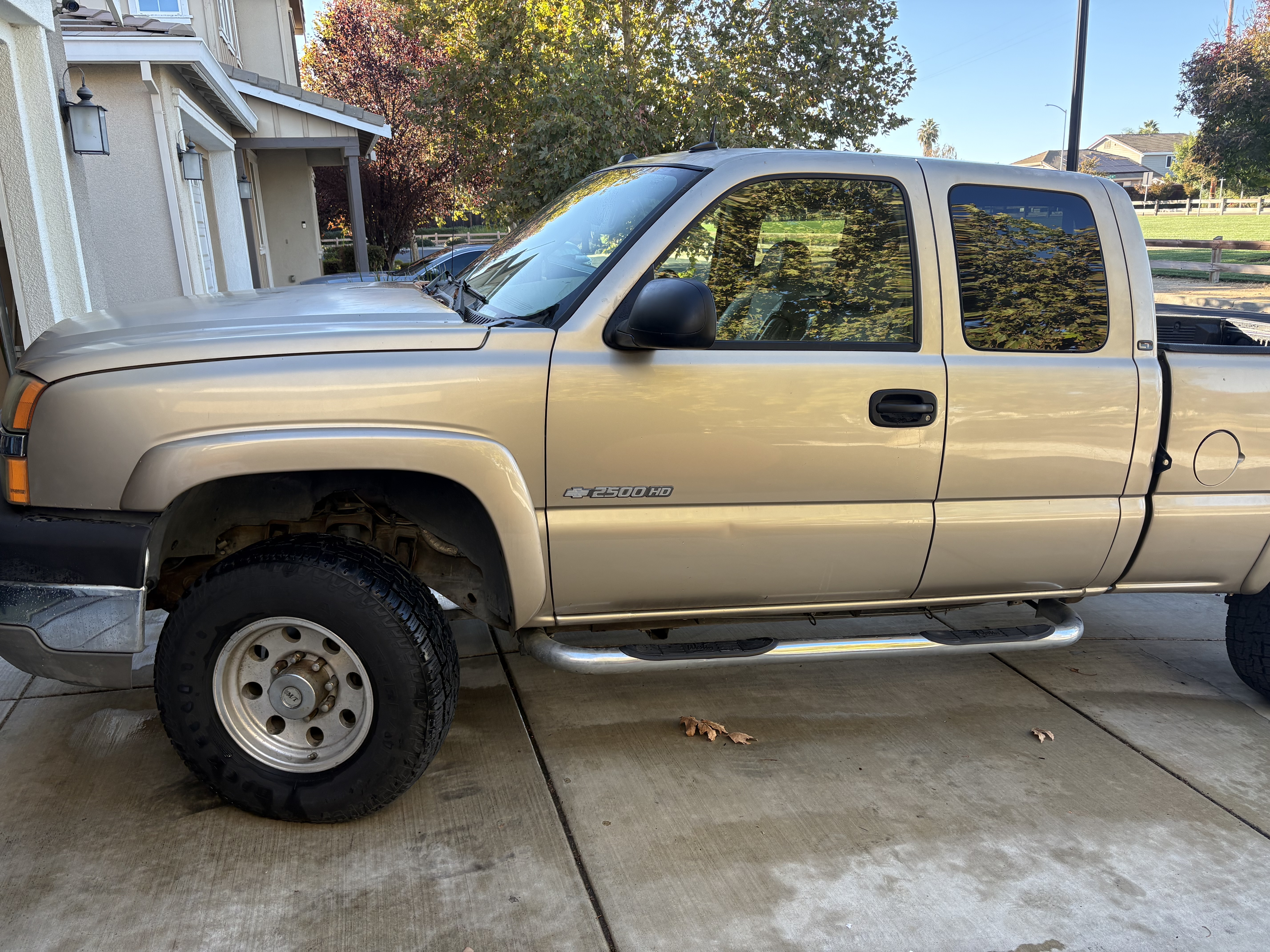 Used 2004 Chevrolet Silverado 2500 LT w/ Skid Plate Package AWD/4WD image 5