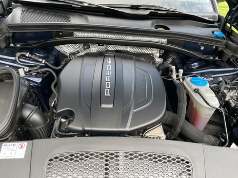 Used 2018 Porsche Macan Sport Edition AWD/4WD image 12