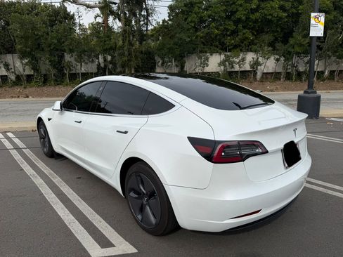 Used 2020 Tesla Model 3 Standard Range Plus image 4