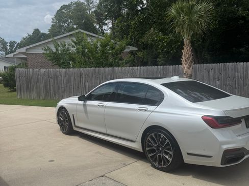 Used 2022 BMW 740i w/ M Sport Package RWD image 5