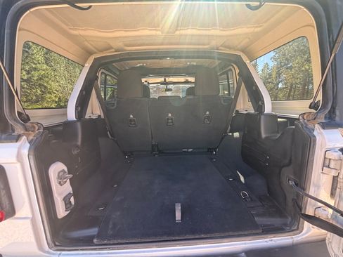 Used 2019 Jeep Wrangler Unlimited Sahara w/ Safety Group AWD/4WD image 15