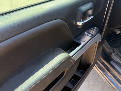 Used 2018 Chevrolet Silverado 1500 LT w/ LT Convenience Package AWD/4WD image 9
