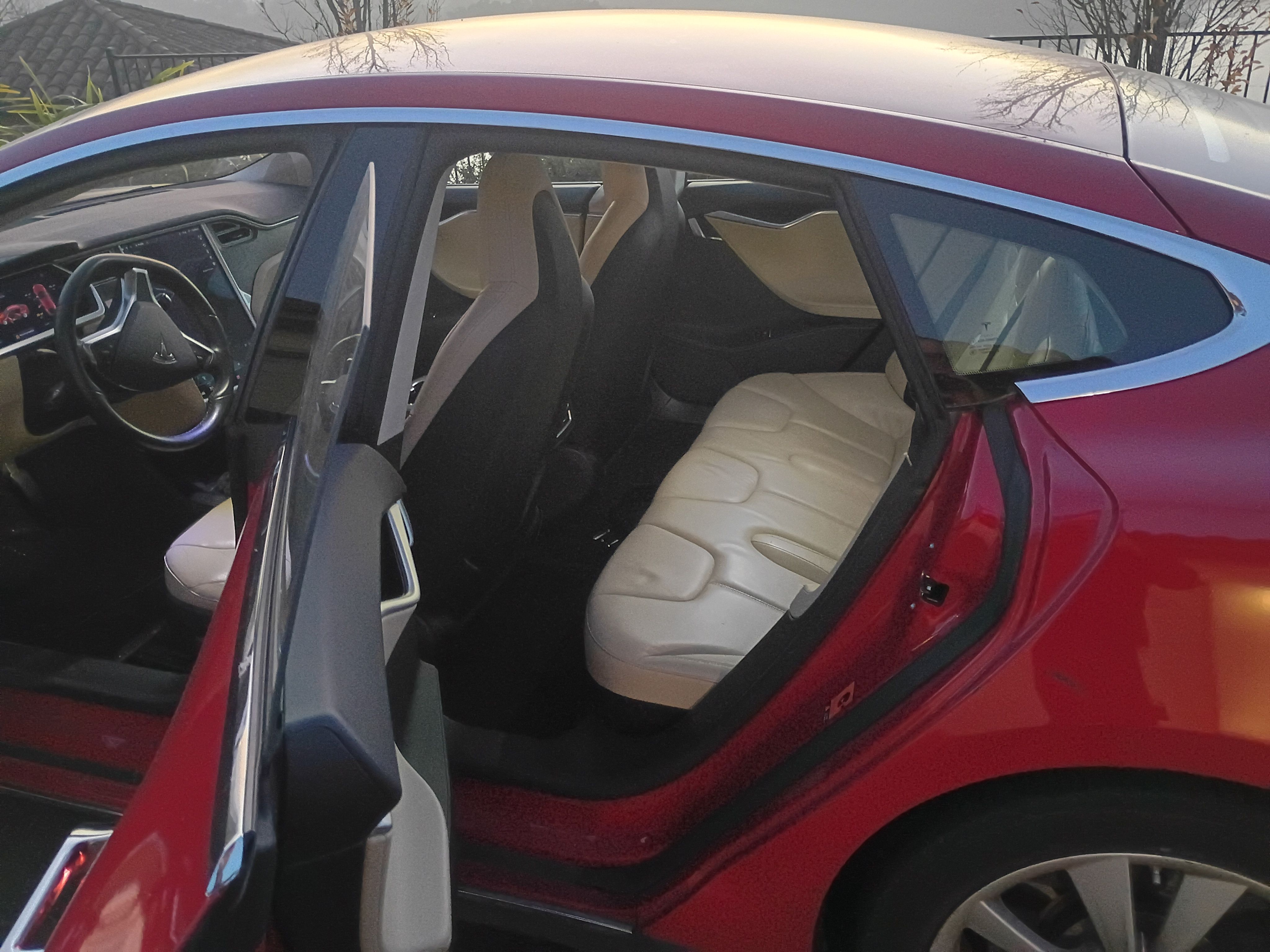 Used 2014 Tesla Model S 85 RWD image 8