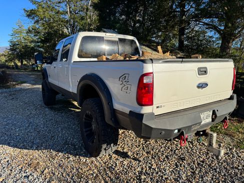 Used 2016 Ford F250 Lariat w/ Lariat Ultimate Package image 9