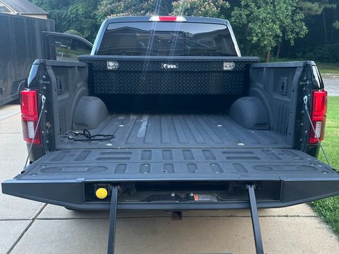 Used 2018 Ford F150 Lariat w/ Equipment Group 502A Luxury RWD image 10