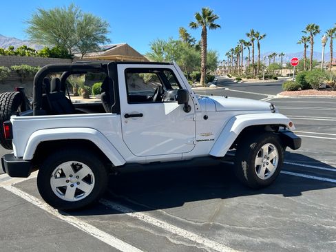 Used 2012 Jeep Wrangler Sahara w/ Connectivity Group image 9