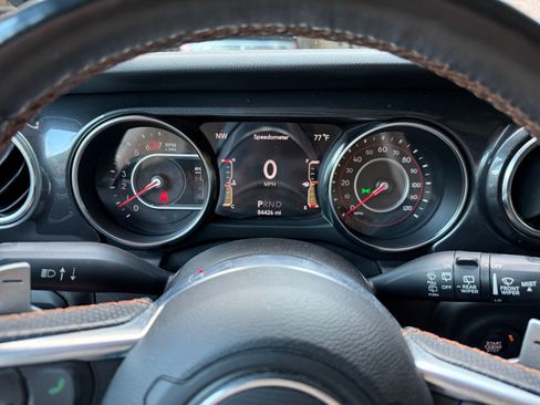 Used 2021 Jeep Wrangler Unlimited Rubicon AWD/4WD image 2