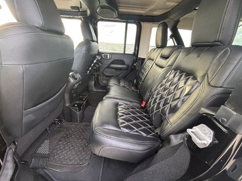 Used 2019 Jeep Wrangler Unlimited Sahara AWD/4WD image 21