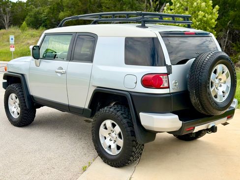 Used 2007 Toyota FJ Cruiser 4WD w/ Upgrade Pkg 2 image 6