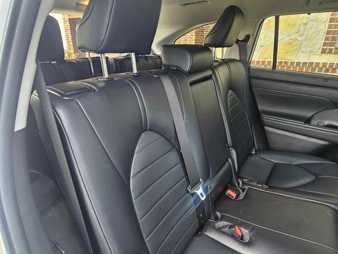 Used 2022 Toyota Highlander XLE image 13