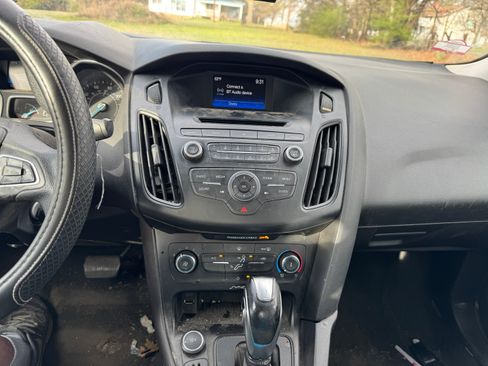 Used 2015 Ford Focus SE image 4
