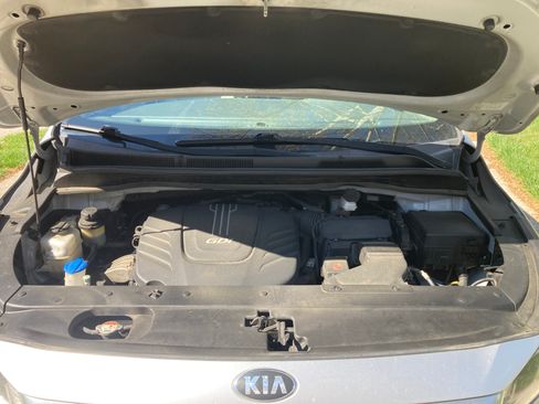 Used 2016 Kia Sedona LX w/ LX Convenience Package image 2