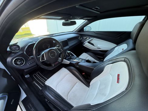 Used 2016 Chevrolet Camaro SS RWD image 5