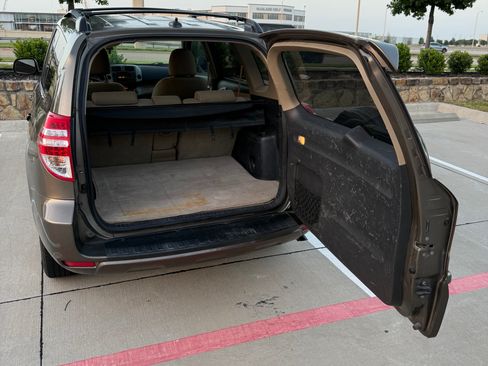 Used 2011 Toyota RAV4 2WD w/ Base L4 Extra Value Pkg image 12