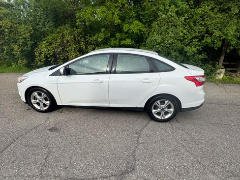 Used 2014 Ford Focus SE FWD image 4