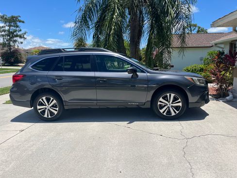 Used 2019 Subaru Outback 2.5i Limited AWD/4WD image 5