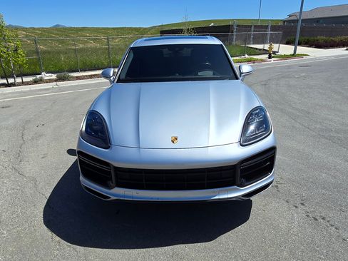 Used 2019 Porsche Cayenne Turbo image 4