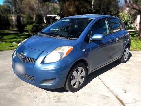 Used 2010 Toyota Yaris Hatchback 4D image 1