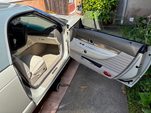 Used 2005 Ford Thunderbird 50th Anniversary image 13