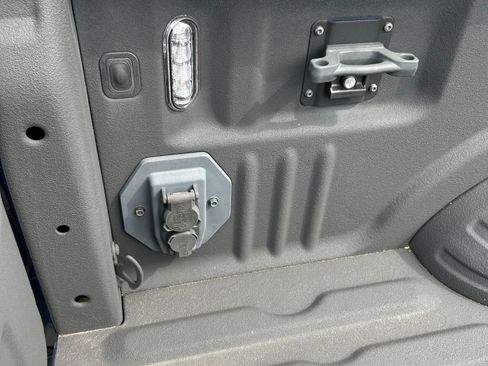 Used 2022 Ford F250 Lariat w/ Black Appearance Package image 18