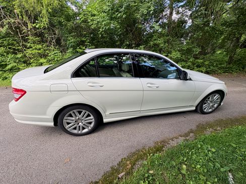 Used 2009 Mercedes-Benz C 300 4MATIC Sedan image 2