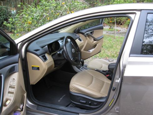 Used 2013 Hyundai Elantra Limited w/ Technology Pkg image 4