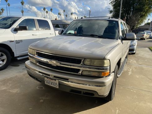 Used 2004 Chevrolet Suburban LT w/ Preferred Equipment Group image 6
