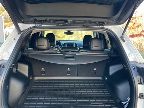 Used 2019 Jeep Cherokee Trailhawk image 2