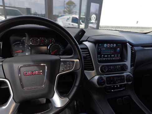 Used 2017 GMC Yukon SLE w/ SLE Value Package image 4