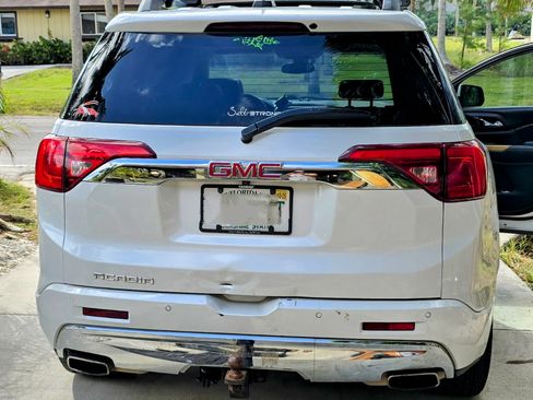 Used 2018 GMC Acadia Denali image 2