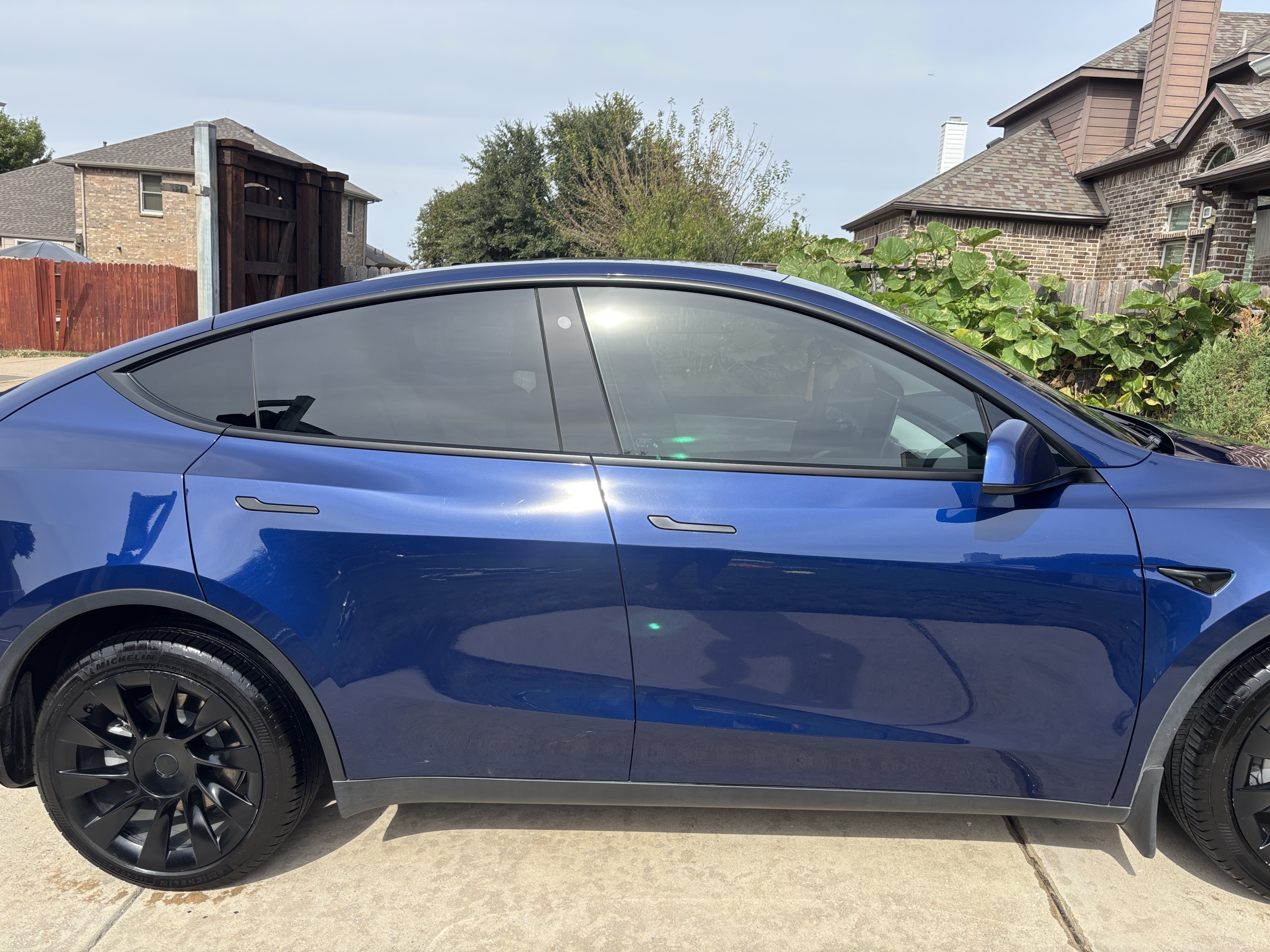 Used 2022 Tesla Model Y Long Range AWD/4WD image 1