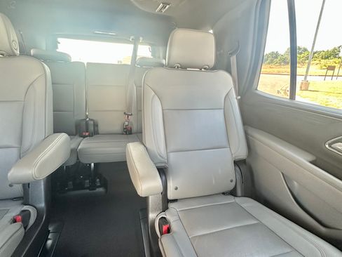 Used 2022 GMC Yukon SLT w/ SLT Premium Package AWD/4WD image 16