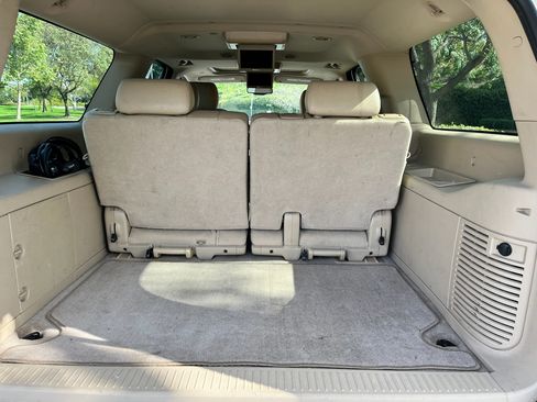 Used 2010 Chevrolet Suburban LTZ image 20