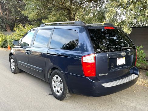 Used 2007 Kia Sedona LX image 9