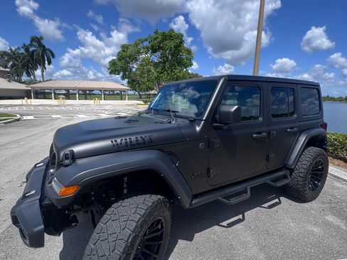 Used 2024 Jeep Wrangler Unlimited Sport AWD/4WD image 9