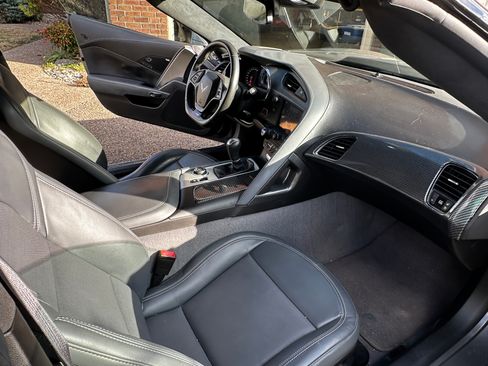 Used 2015 Chevrolet Corvette Z06 w/ 3LZ Preferred Equipment Group image 12