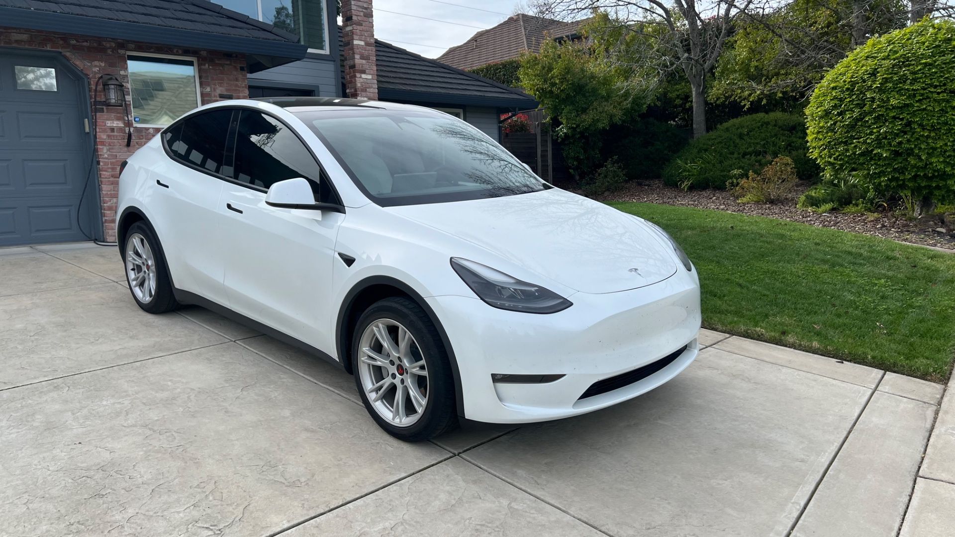 Used 2023 Tesla Model Y Long Range AWD/4WD image 4