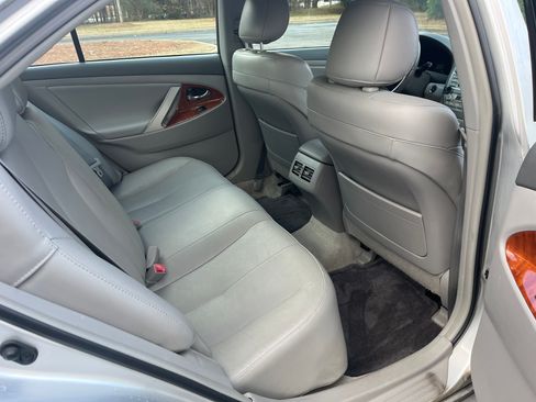 Used 2011 Toyota Camry XLE image 8