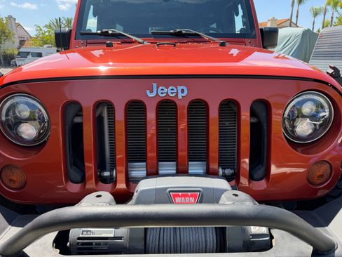 Used 2009 Jeep Wrangler Unlimited Rubicon w/ Dual Top Group AWD/4WD image 8