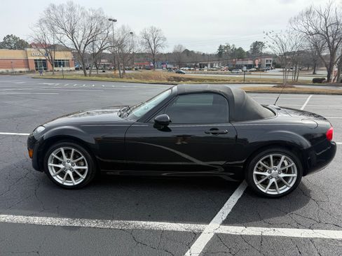 Used 2011 MAZDA MX-5 Miata Touring image 2