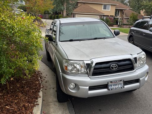 Used 2007 Toyota Tacoma PreRunner image 2