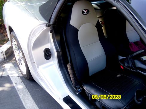 Used 2002 Chevrolet Corvette Convertible w/ Preferred Equipment Group2 RWD image 12
