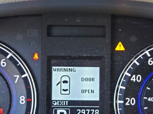 Used 2013 INFINITI G37 Journey w/ Premium Pkg image 2