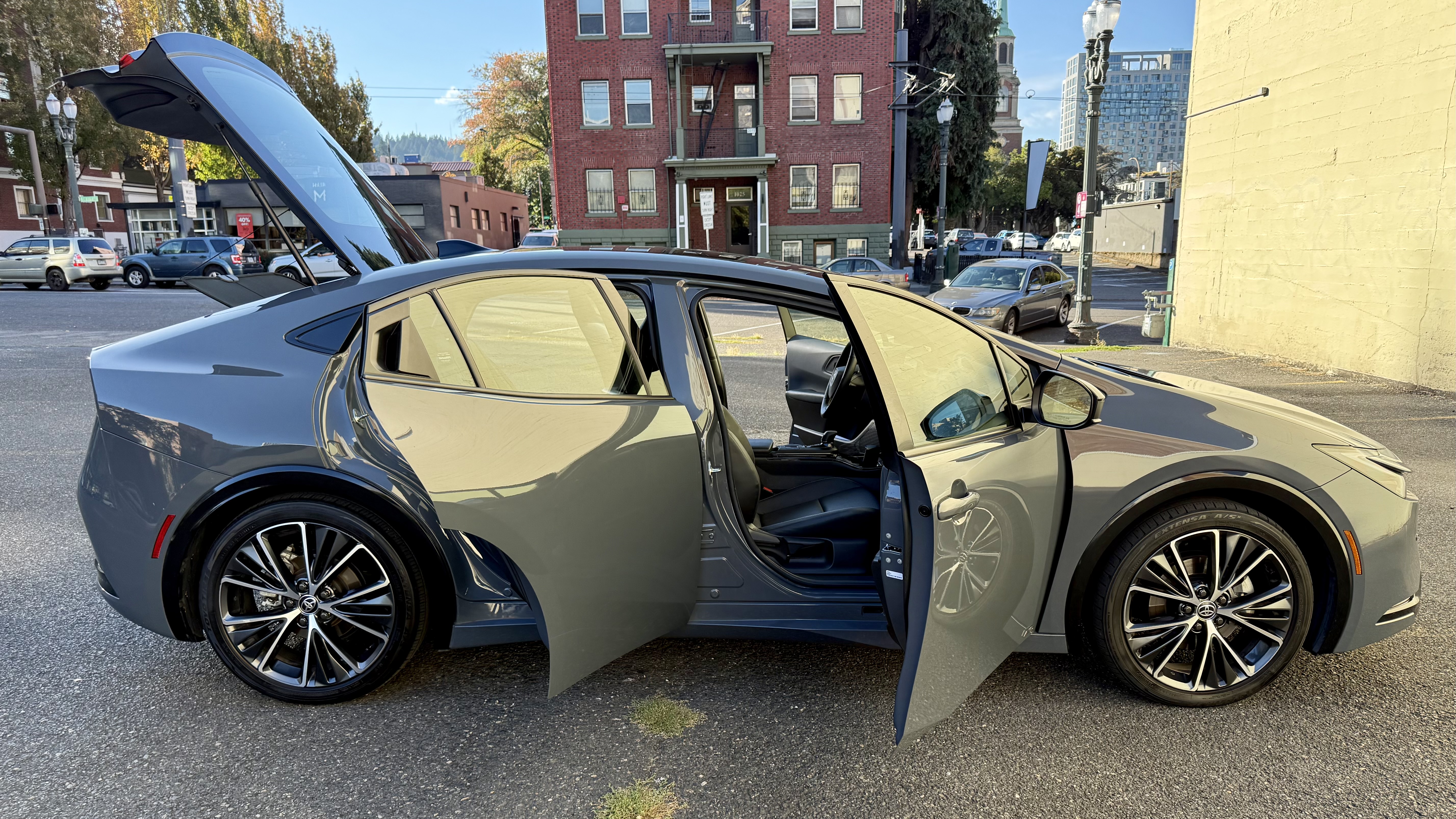 Used 2023 Toyota Prius XLE AWD/4WD image 14