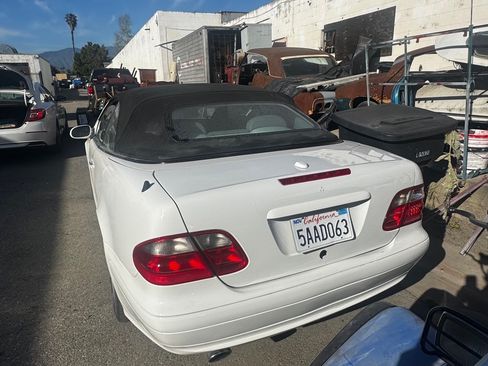 Used 2002 Mercedes-Benz CLK 320 Cabriolet image 9