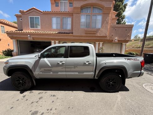 Used 2019 Toyota Tacoma TRD Off-Road w/ TRD Premium Off Road Package image 5